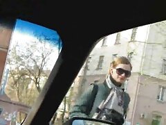 Il ragazzo mise un pugno sulla punta dei nodi mamme zoccole e poi sulle dita dei piedi.