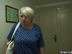 Bella donna francese barare su suo marito in una mamme troie inculate camera d'albergo