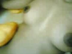 Le prime lesbiche baciano la bionda. mamme e figlie troie